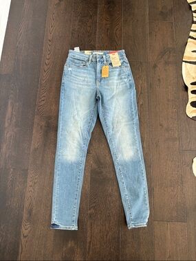 Levi High-Rise Jeans